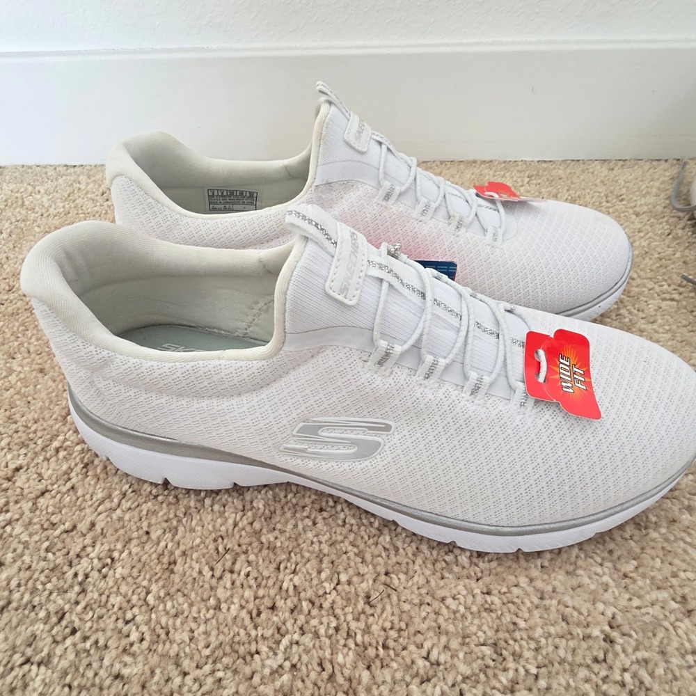 Skechers Sport Summits Womens 9 Wide White Silver Memory Foam Sneakers 12980W